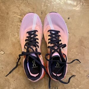 On Cloud Cloudflow. Multicolor with navy laces b